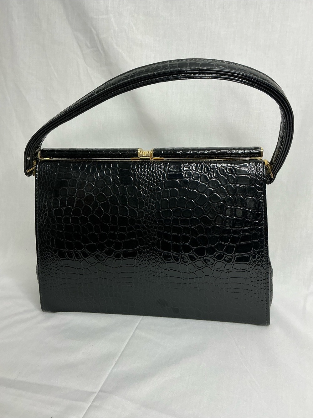 2024 - Classic Black Croc-Embossed Structured Shoulder Bag. - Picture 2 of 10
